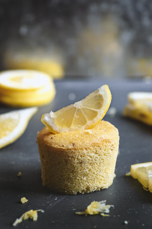 Mini cake with lemon.